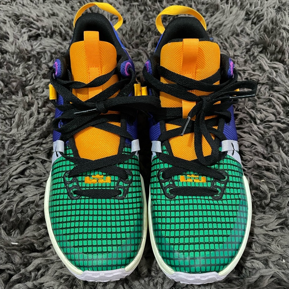 LeBron Witness 7 Basketball Shoes